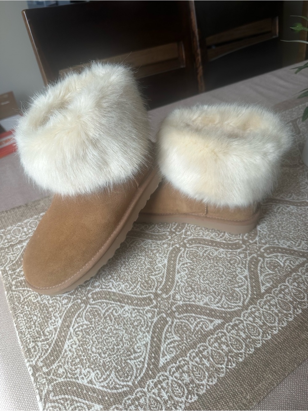 UGG Women's Short Fur Cuff Boots in Cream and Tan - Picture 2 of 5